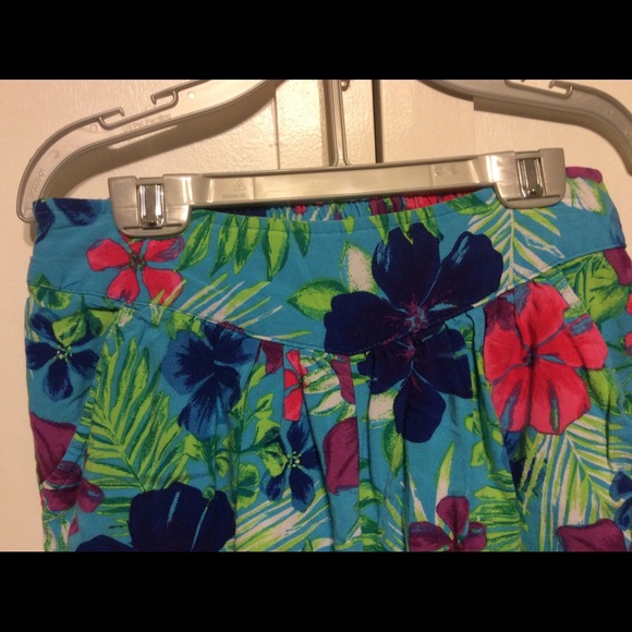 Vintage look, high waist tropical shorts - Picture 2 of 4